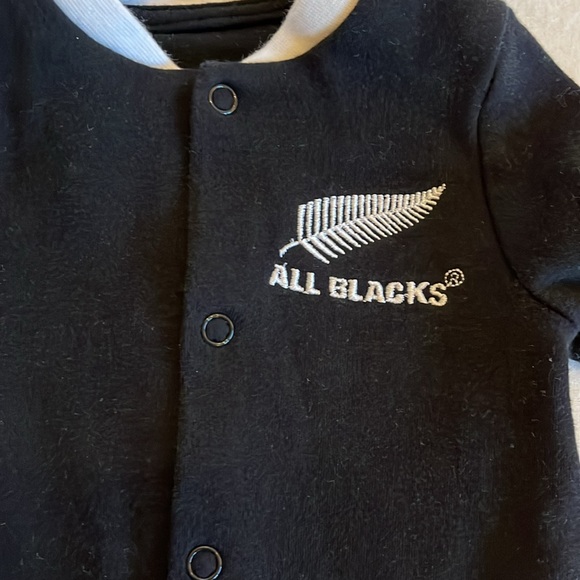 0-3M New Zealand All Blacks rugby romper - Picture 2 of 4